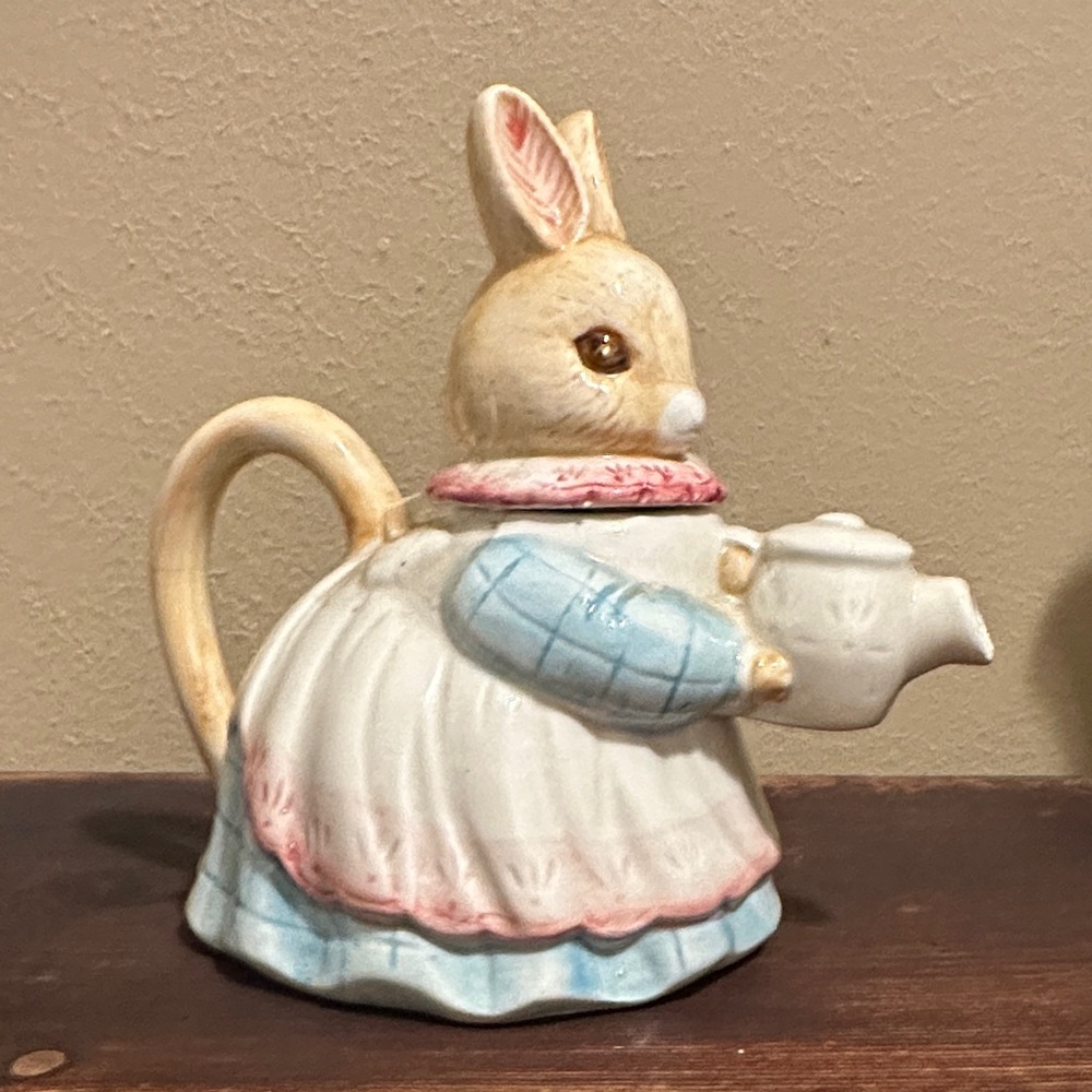 Charming Rabbit Teapot